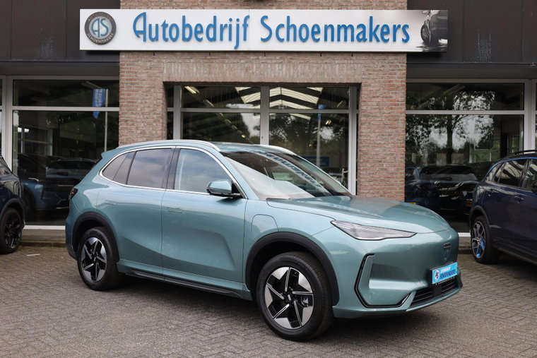 Vehicle Image 4