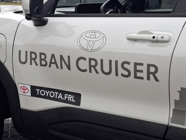 Vehicle Image 9