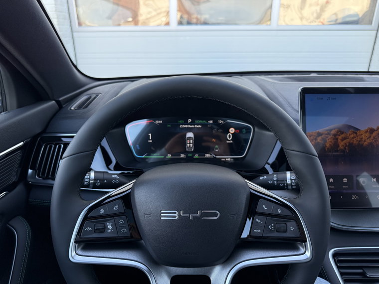 Vehicle Image 12