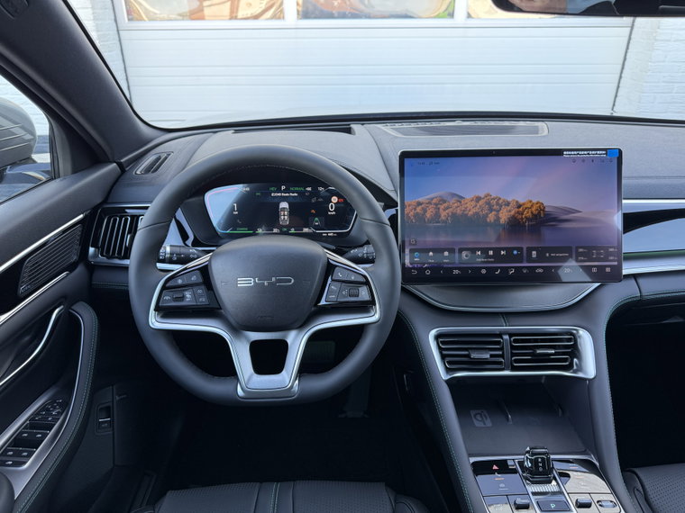 Vehicle Image 9