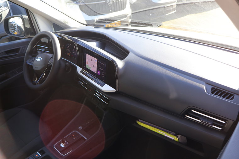Vehicle Image 32