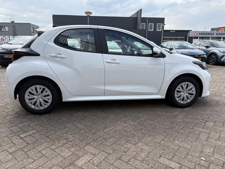 Vehicle Image 4