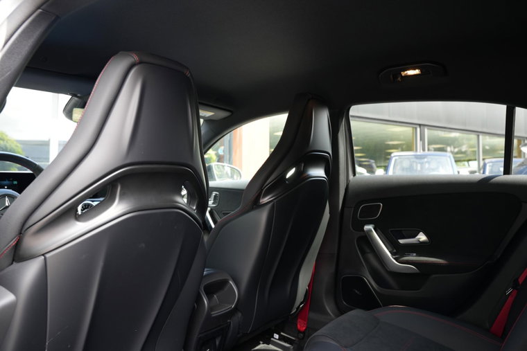 Vehicle Image 32