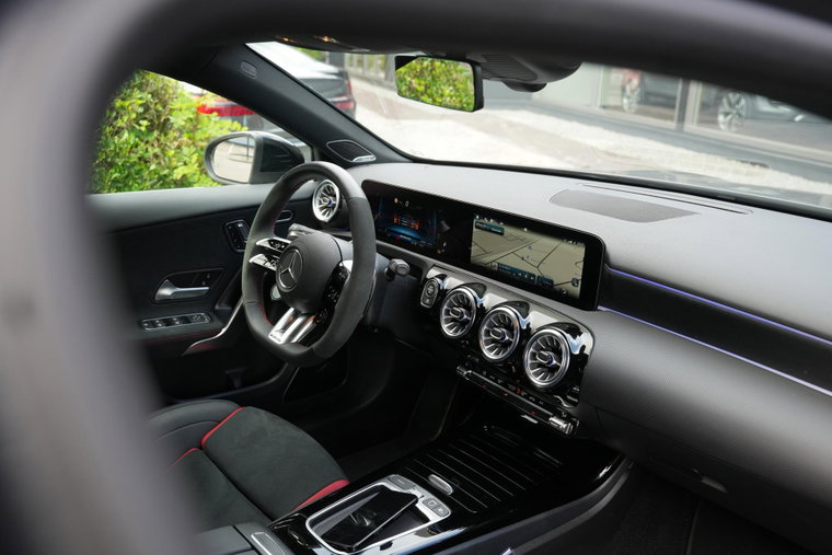 Vehicle Image 37