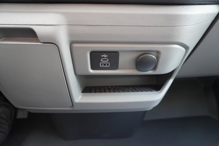 Vehicle Image 25