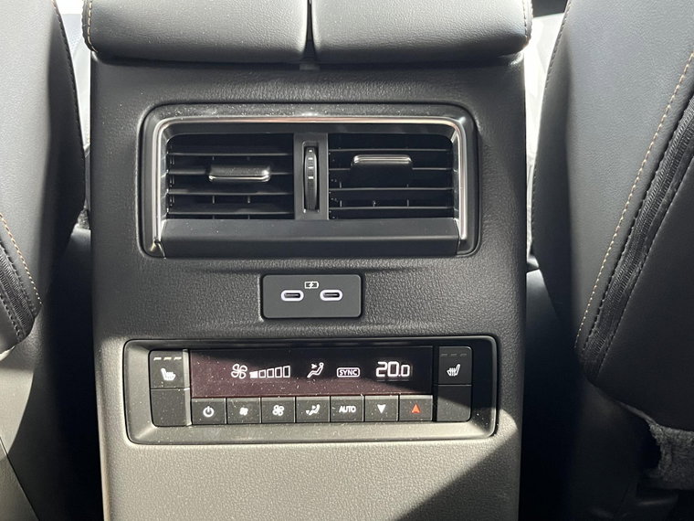 Vehicle Image 26