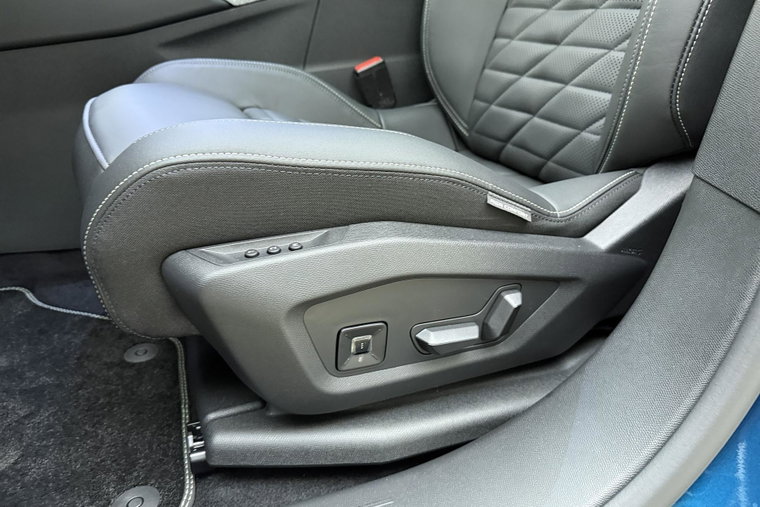 Vehicle Image 25