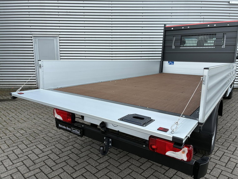 Vehicle Image 28