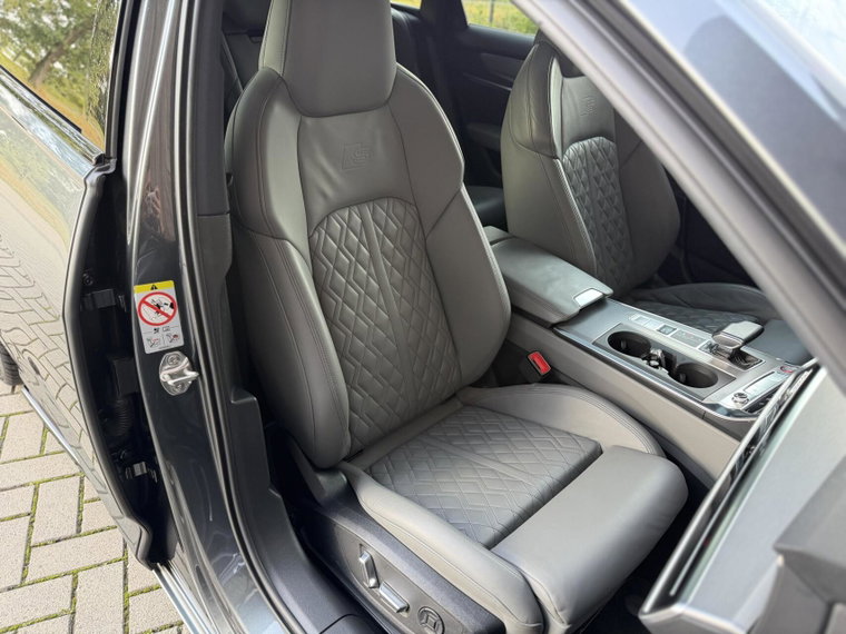Vehicle Image 32