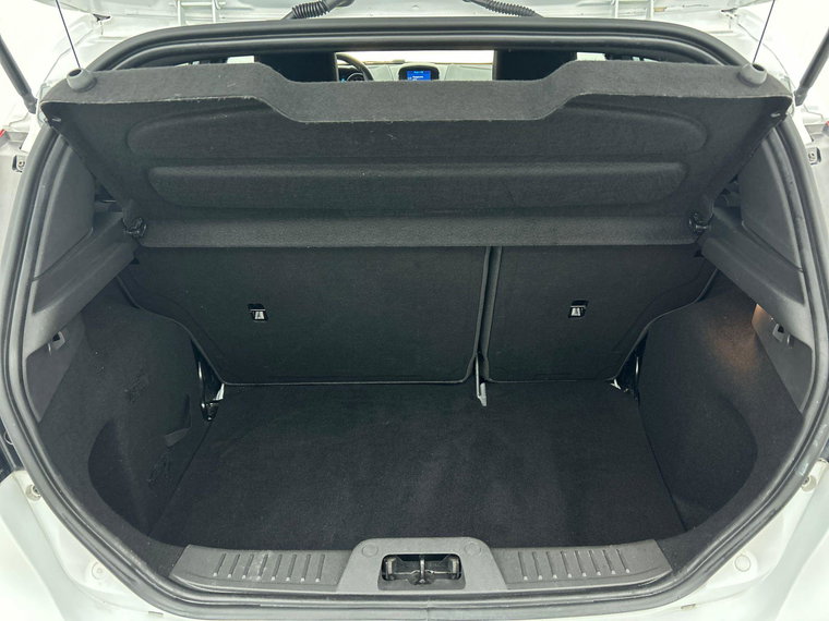 Vehicle Image 25