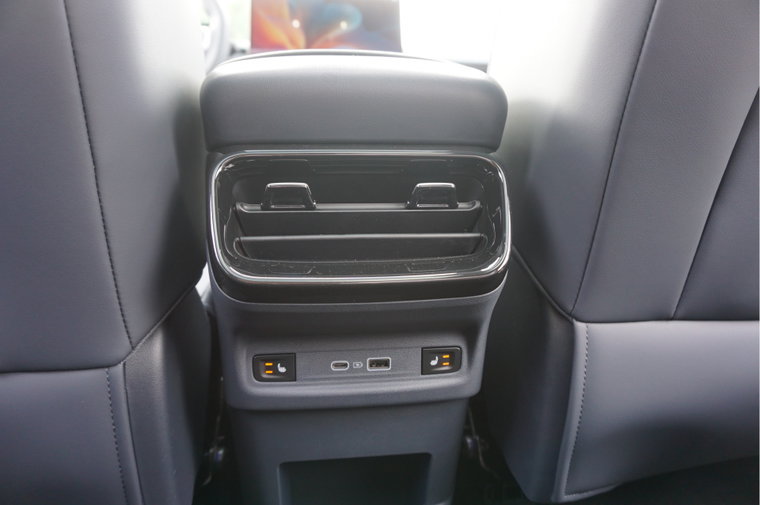 Vehicle Image 32