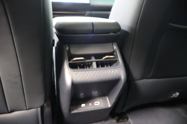 Vehicle Image 17