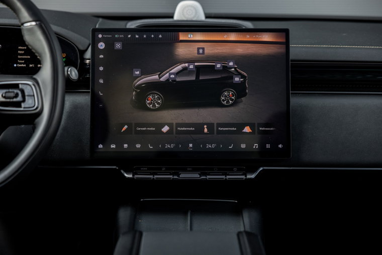 Vehicle Image 16