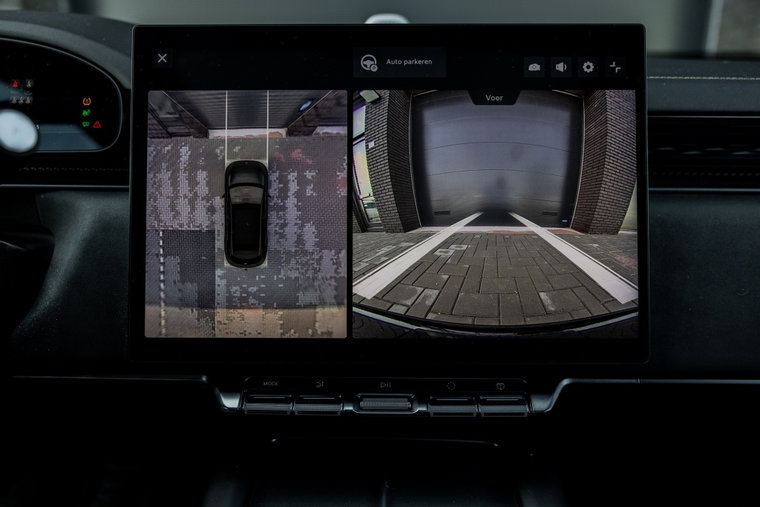 Vehicle Image 32