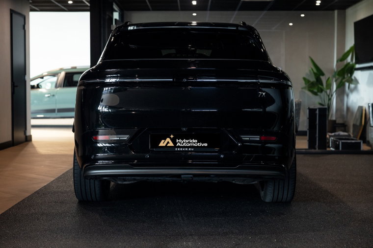 Vehicle Image 10