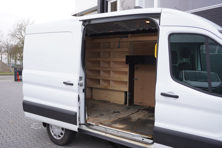 Vehicle Image 9