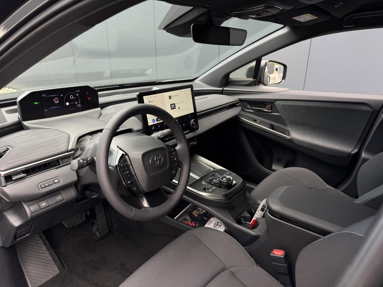 Vehicle Image 14