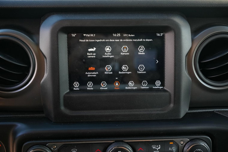 Vehicle Image 19