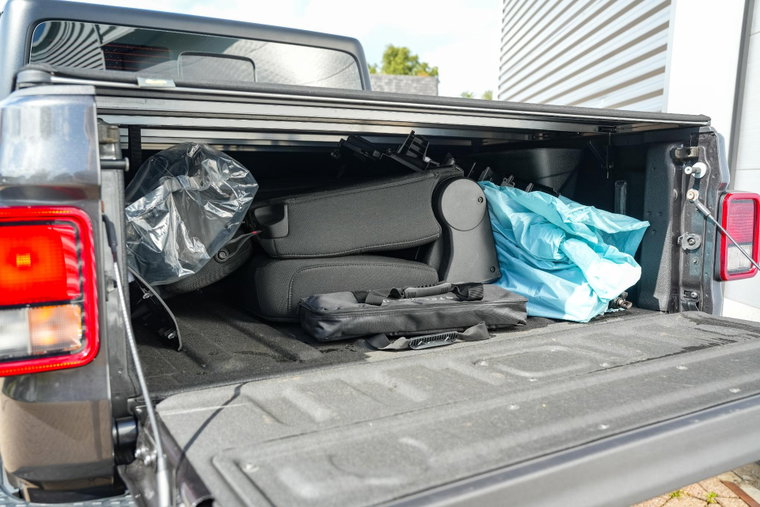 Vehicle Image 25