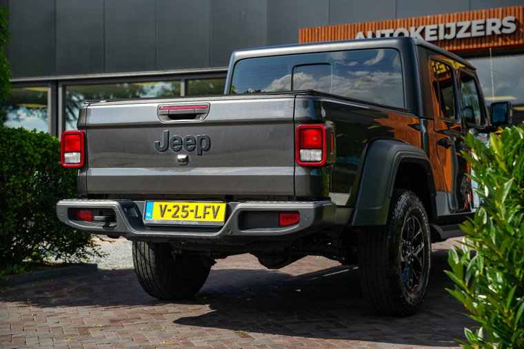 Vehicle Image 11