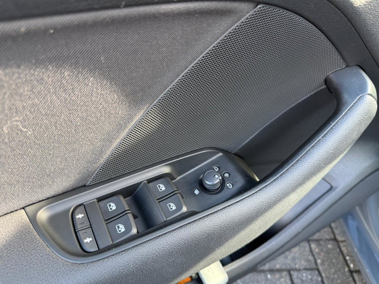 Vehicle Image 28