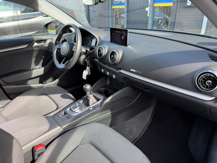 Vehicle Image 33