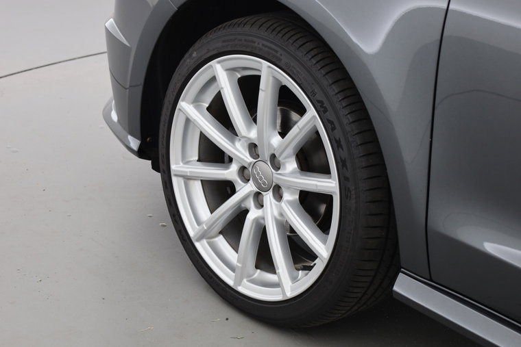 Vehicle Image 30