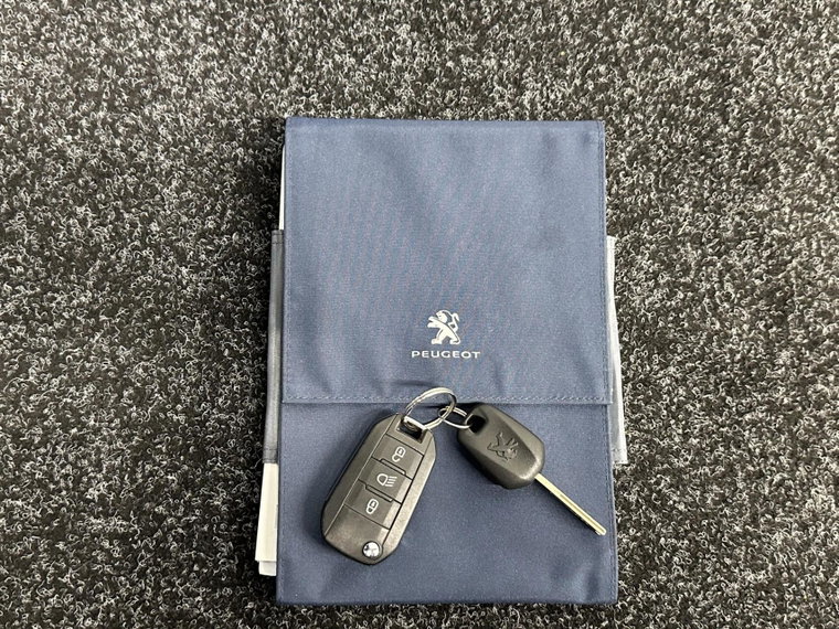 Vehicle Image 35