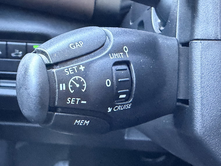 Vehicle Image 28