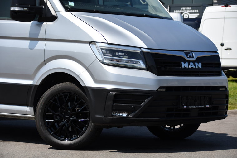 Vehicle Image 8