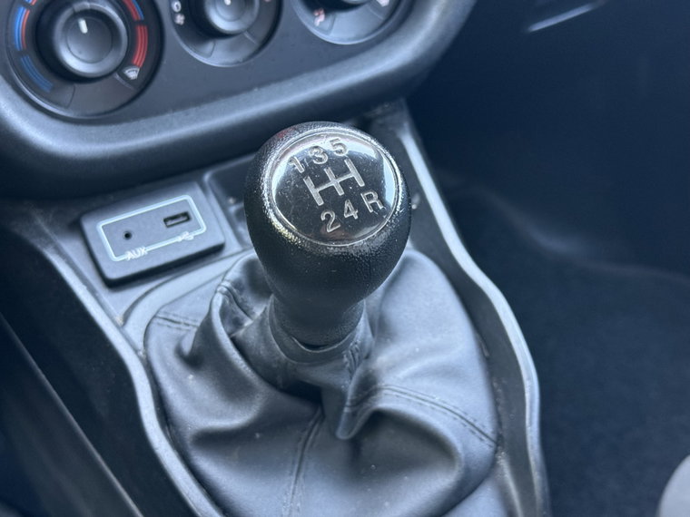 Vehicle Image 25