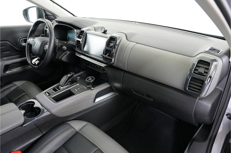 Vehicle Image 12