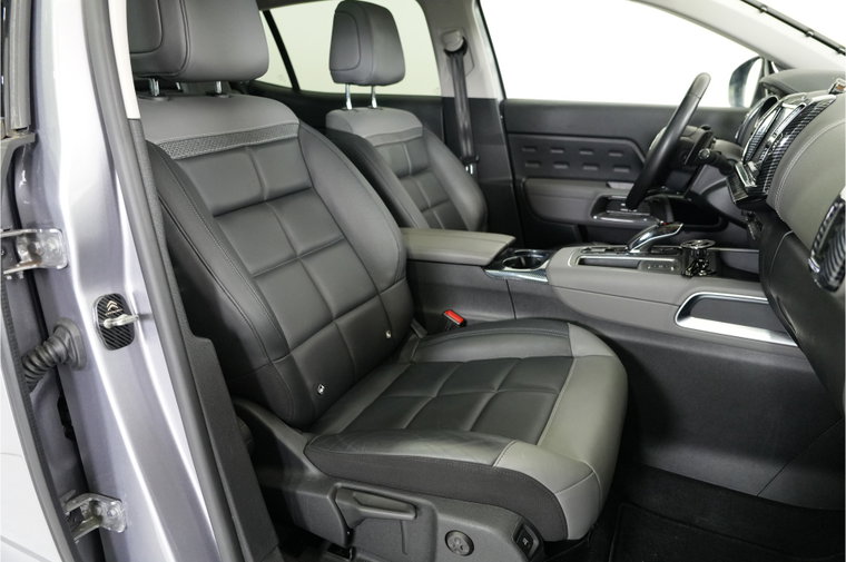 Vehicle Image 14