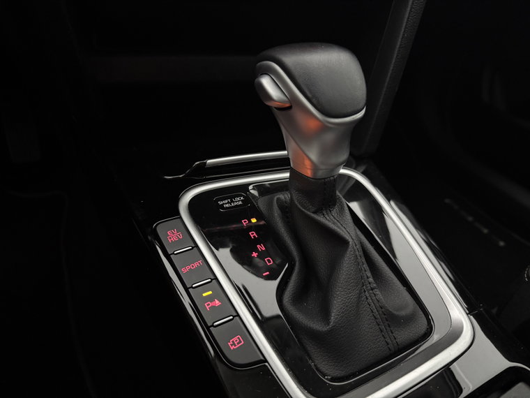 Vehicle Image 25