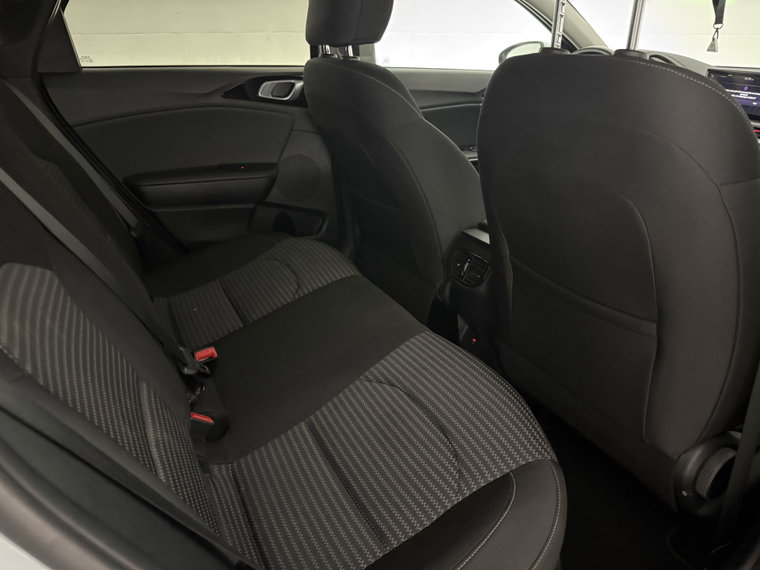 Vehicle Image 32