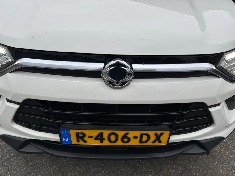 Vehicle Image 25