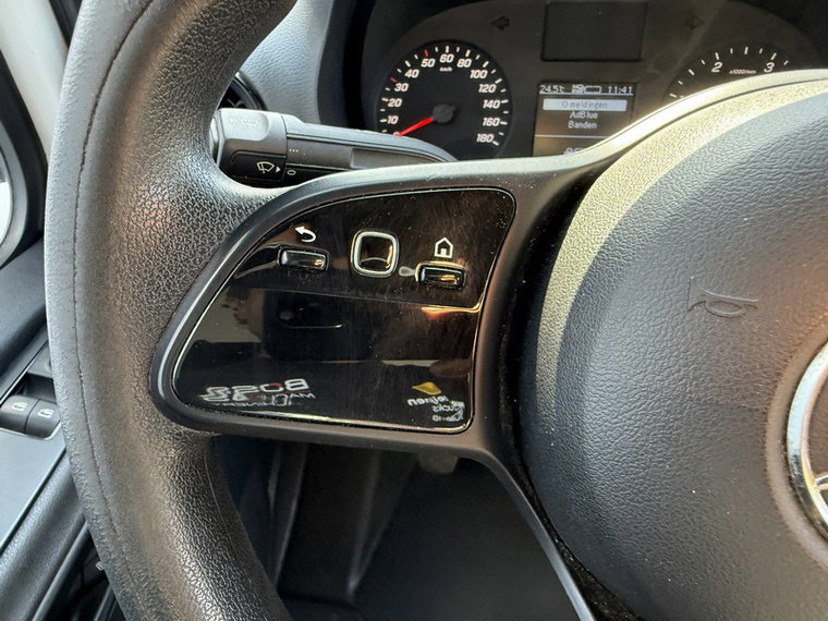 Vehicle Image 27