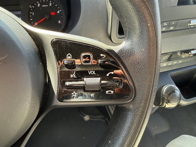 Vehicle Image 28