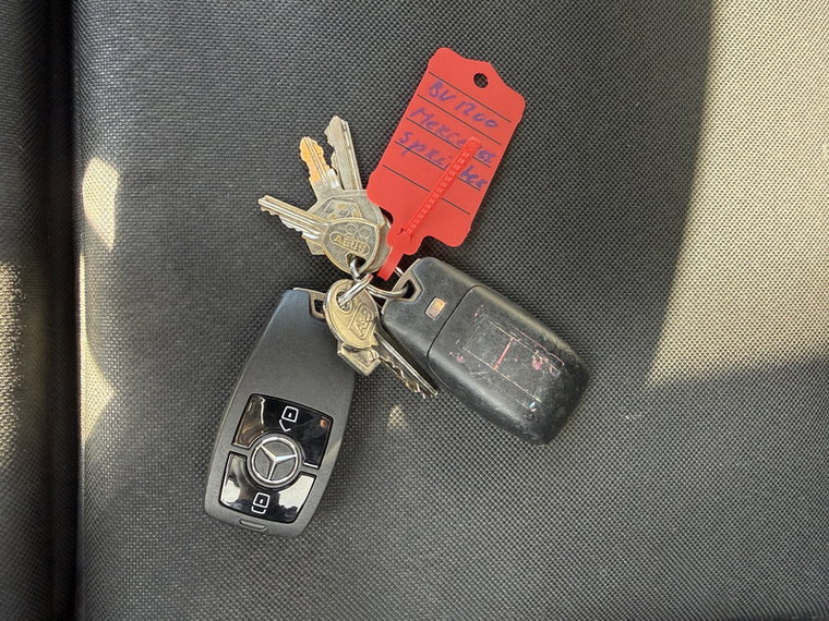 Vehicle Image 32