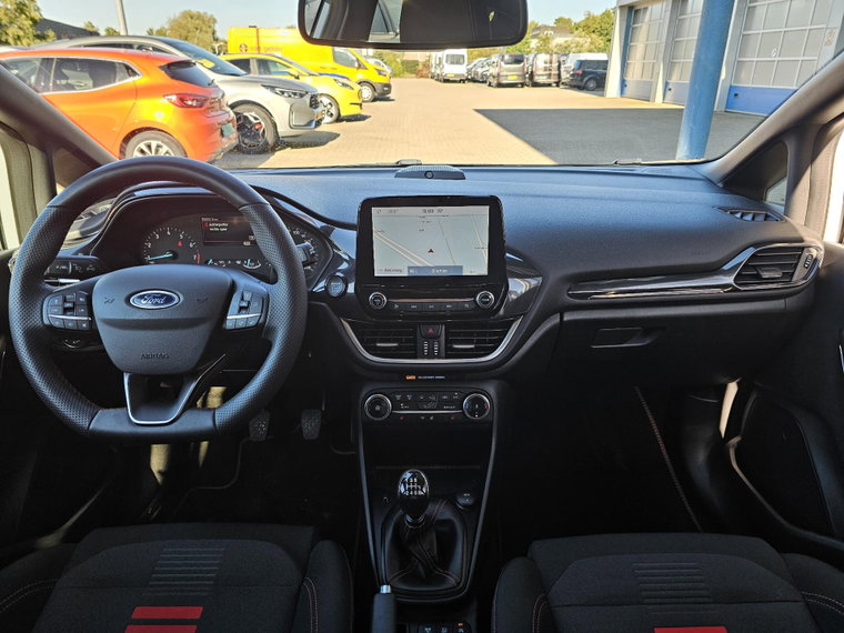 Vehicle Image 25