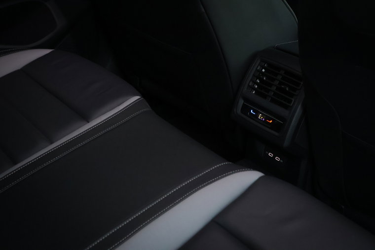 Vehicle Image 24