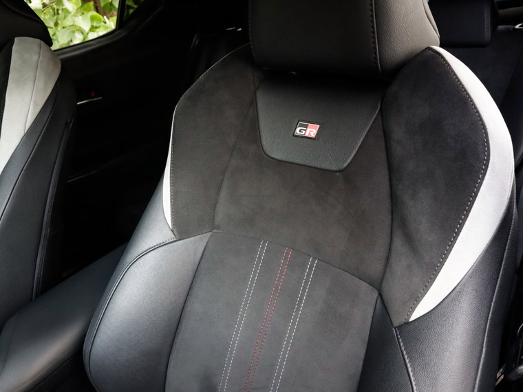 Vehicle Image 25