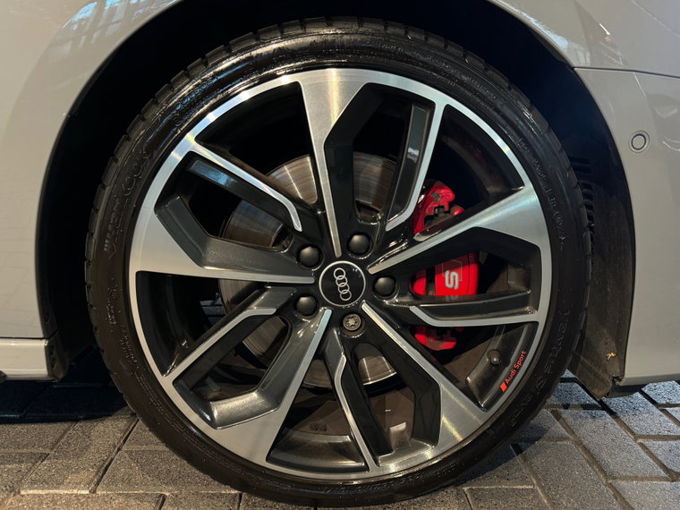 Vehicle Image 18