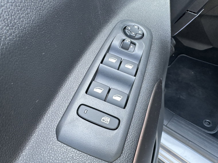 Vehicle Image 28