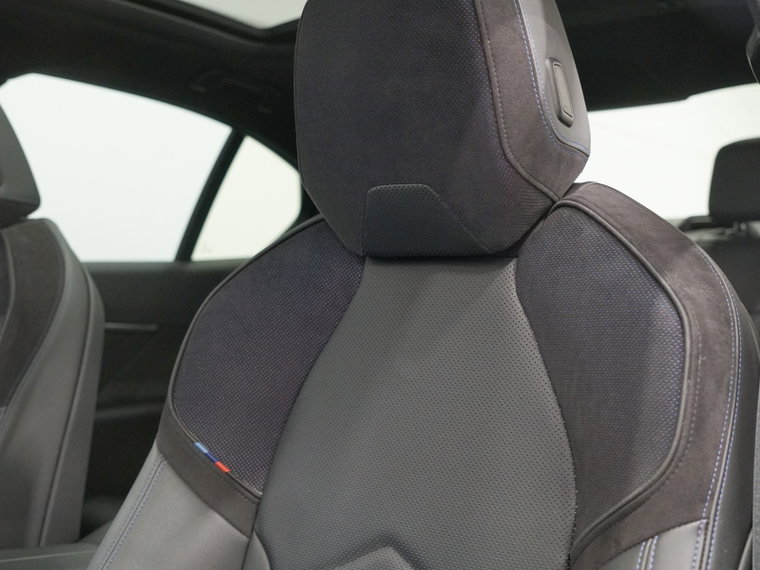 Vehicle Image 33