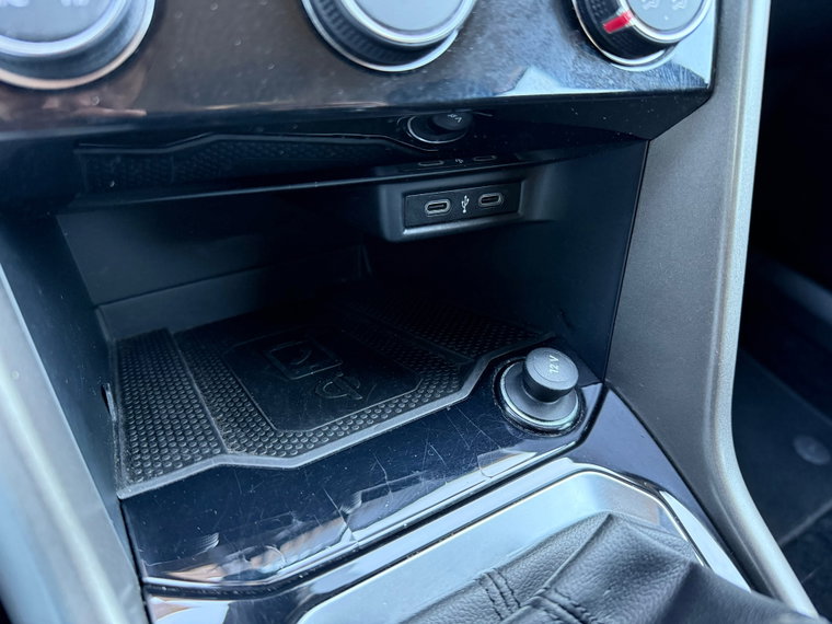 Vehicle Image 37