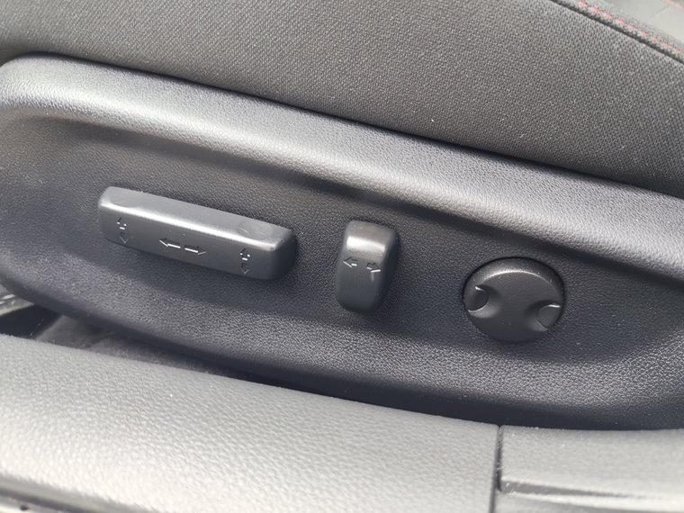 Vehicle Image 32