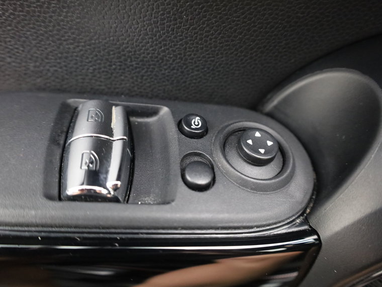 Vehicle Image 34