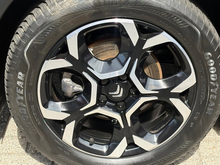 Vehicle Image 17