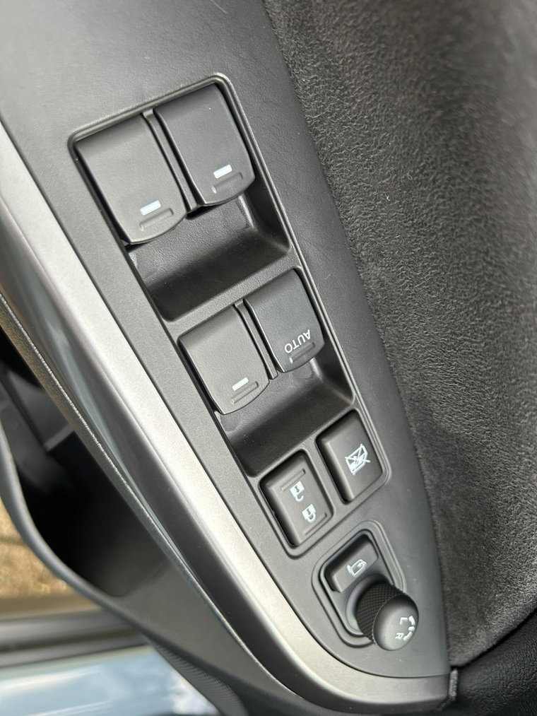 Vehicle Image 25